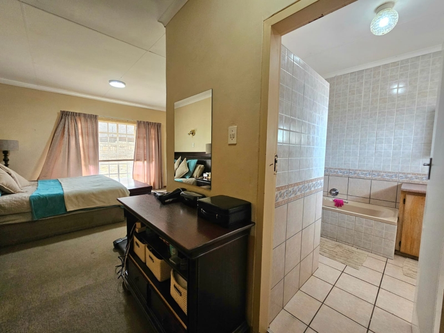 3 Bedroom Property for Sale in Van Der Hoff Park North West